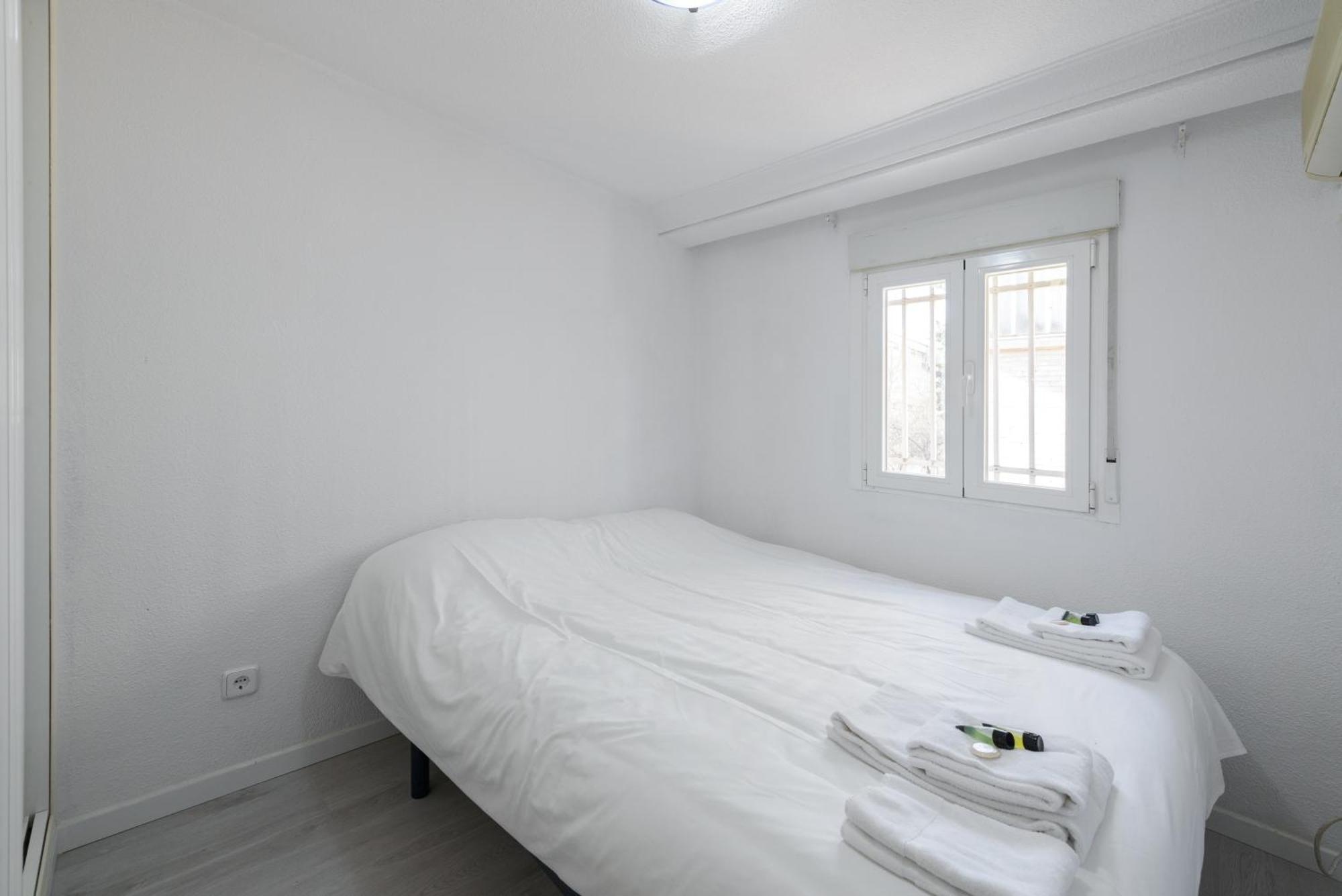 Sabadell Calle, Casa Familiar De 3 Dormitorios Con Terraza Junto Metro Fuencarral Madrid Eksteriør bilde