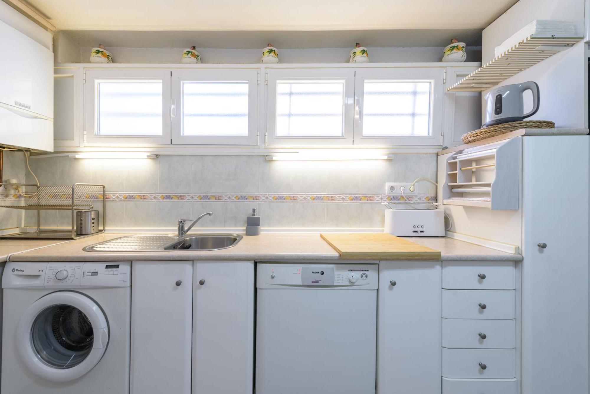 Sabadell Calle, Casa Familiar De 3 Dormitorios Con Terraza Junto Metro Fuencarral Madrid Eksteriør bilde